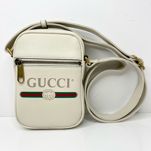 Authentic Gucci Grained Calfskin Logo Messenger Bag - Picture 2 of 15